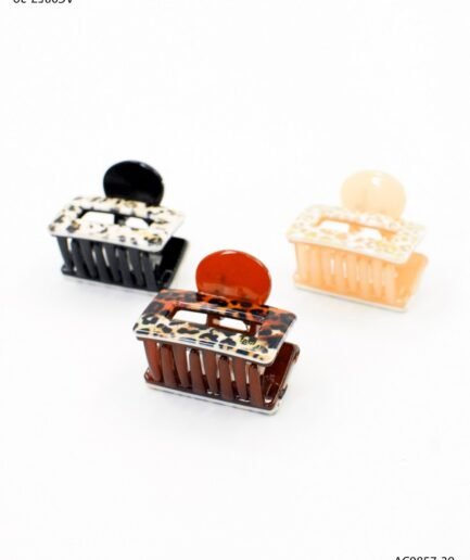 Broche rectangular con diseño animal print AC0857