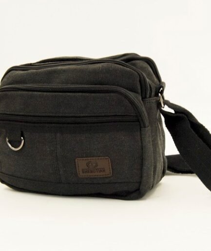 Morral con bolsillo con tapa y correa C3664