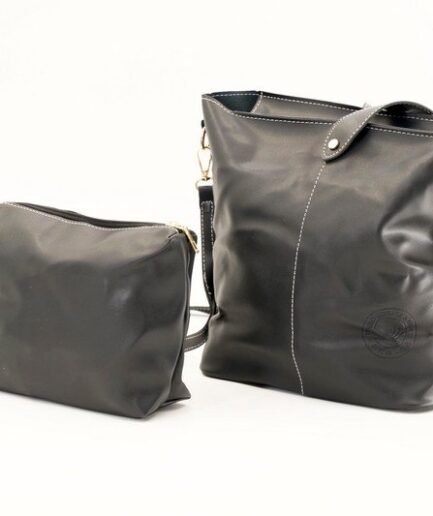 Bolso con organizador broche y correa C3716