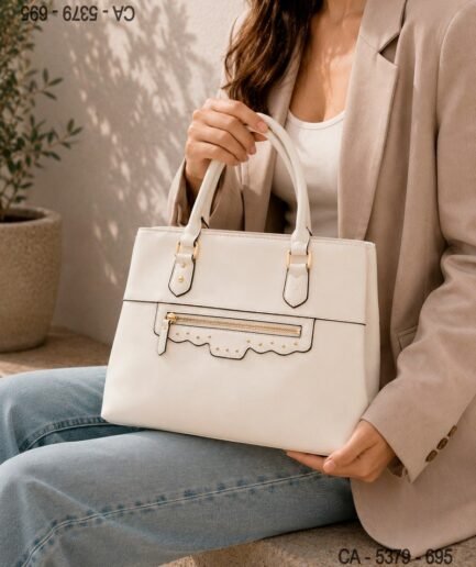 Cartera Blanca con Bolsillo Festoneado y Asas CA5379