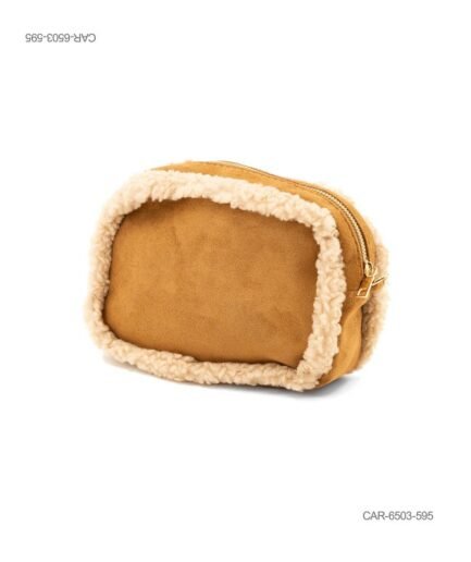 Bandolera Compacta con Acabado de Peluche y Cuerpo en Tono Camel CAR6503
