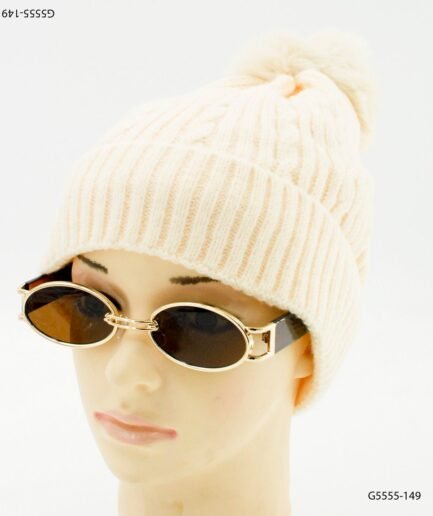 Gorro tejido con textura acanalada y detalle de pompón G5555