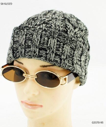 Gorro tejido con diseño acanalado y trenzado G5570