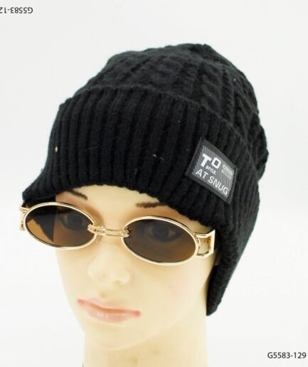 Gorro tejido con diseño acanalado con detalle de parche G5583