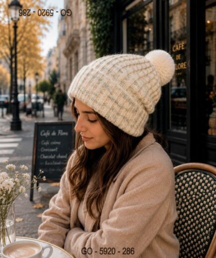 Gorro de Punto Crudo Jaspeado con Pompón Mullido GO5920