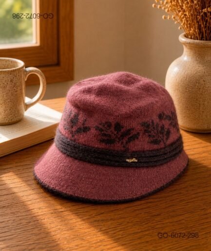 Gorra Tipo Pescador en Lana Tejida con Diseño – Color Vinotinto GO6072