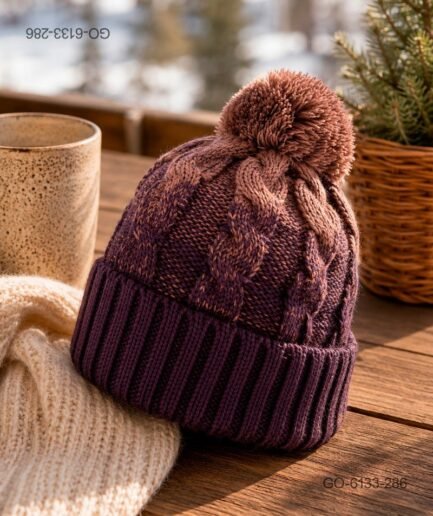 Gorro con Pompón en Lana Tejida con Trenzas y Degradado – Color Ciruela/Rosado GO6133