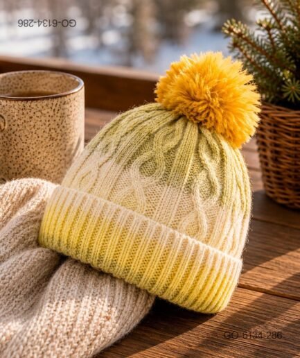 Gorro con Pompón en Lana Tejida con Trenzas y Degradado – Color Verde Lima/Amarillo GO6134