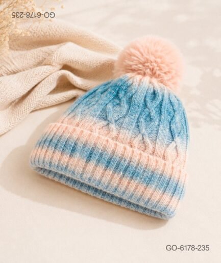 Gorro con Pompón en Lana Tejida con Trenzas y Degradado – Color Azul/Rosado GO6178