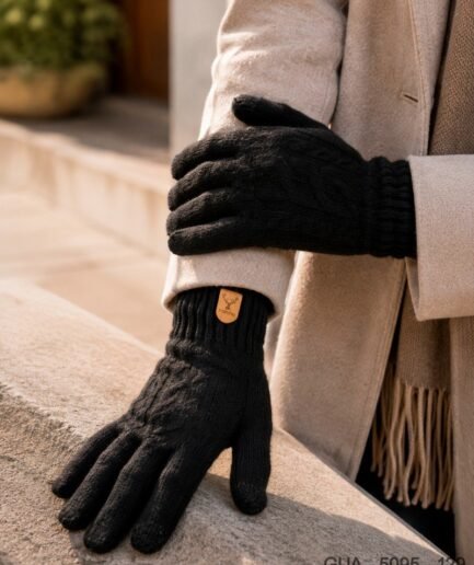 Guantes de Lana Negros con Trama Trenzada y Detalle de Etiqueta de Cuero GUA5095