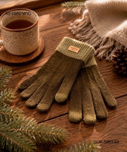 Guantes "Nordic Story": Diseño bicolor en tonos tierra (Verde Oliva/Sage). GUA5963