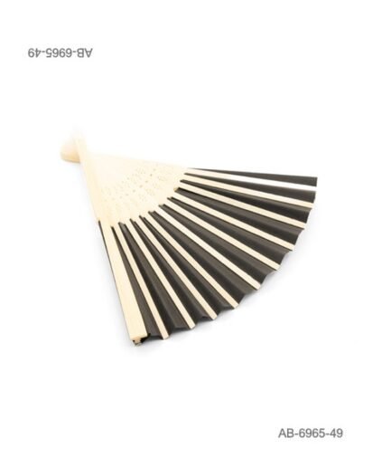 Abanico de mano liso en color negro con estructura de madera natural perforada AB6965