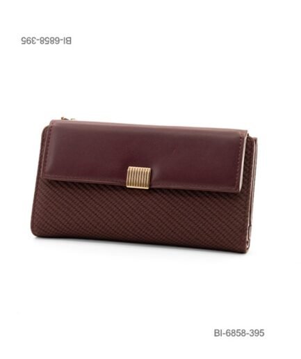 Billetera larga de eco-cuero para dama con solapa combinada y detalle metálico rayado (color bordó / marrón oscuro) BI6858