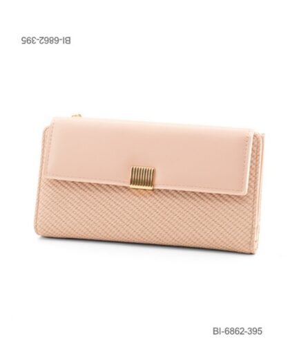 Billetera larga de eco-cuero para dama con solapa combinada y detalle metálico rayado (color rosa / nude) BI6862
