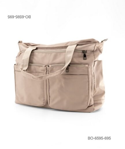 Bolso de mano amplio o de viaje de tela suave e impermeable para dama con asas de hombro, múltiples bolsillos frontales con cierre y diseño funcional BO6595