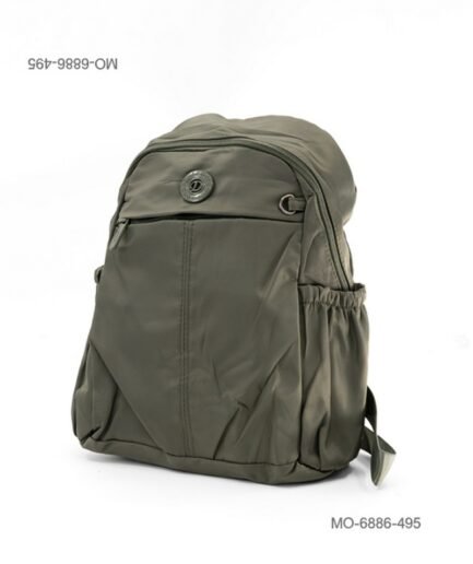 Mochila de tela suave e impermeable para dama con múltiples compartimentos frontales con cierre, bolsillos laterales con elástico, correas ajustables MO6886