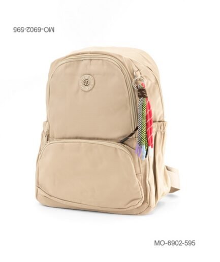 Mochila de tela suave e impermeable para dama con múltiples compartimentos frontales con cierre, bolsillos laterales con elástico, correas ajustables MO6902