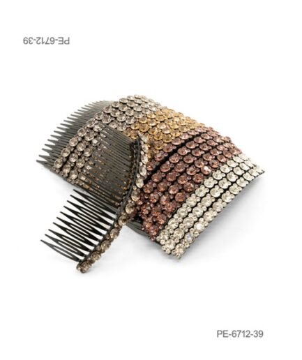 Peineta para el cabello de diseño curvo en color gris oscuro o peltre, completamente revestidas en la parte superior con hileras de pedrería o cristales en tonos degradados PE6712
