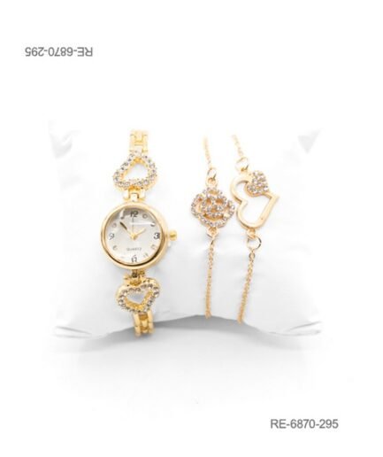 Set de regalo para mujer en color dorado, compuesto por un reloj de pulsera con caja circular y detalles de corazones con pedrería brillante en la correa, acompañado por dos pulseras finas a juego RE6870