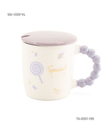 Taza o jarra de cerámica para té o café con diseño de piruletas en espiral, estrellitas y la inscripción "Special", mango lila con relieve de esferas, tapa lila a juego TA6551