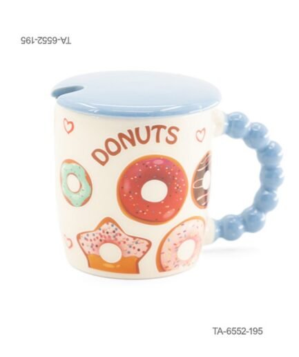 Taza o jarra de cerámica para té o café con diseño de donas surtidas, corazones y la inscripción "DONUTS", mango azul con relieve de esferas, tapa celeste a juego TA6552