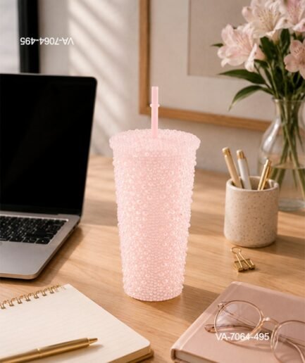 Vaso decorado con cuentas, perlas o brillantes en tono rosa, tapa a juego totalmente revestida y sorbete verde incluido VA7064