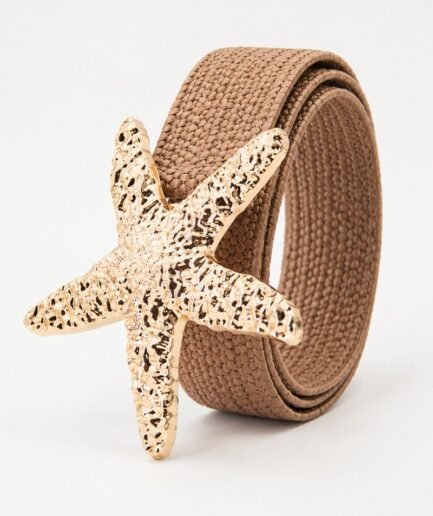 Cinturón elástico en tono marrón con hebilla metálica dorada en forma de estrella de mar texturizada CI0551