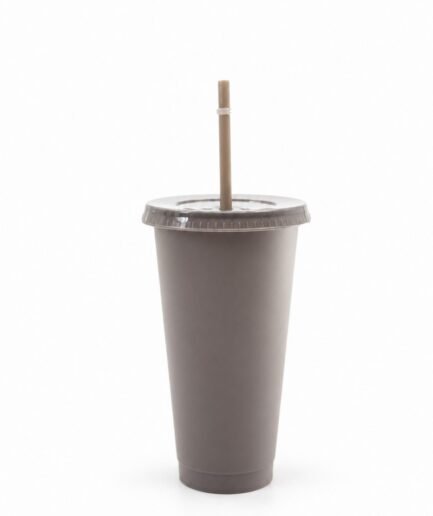 Vaso reutilizable tipo tumbler en color marrón topo o gris taupe con acabado mate y una pajita (sorbete) a juego con tope de seguridad T001 0189