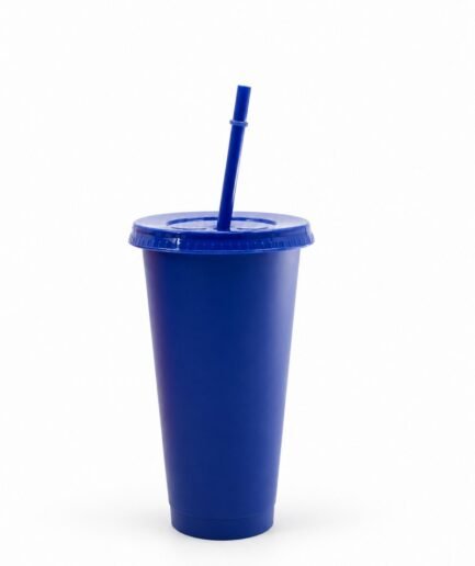 Vaso reutilizable tipo tumbler en color azul con acabado mate y una pajita (sorbete) a juego con tope de seguridad T001 0192