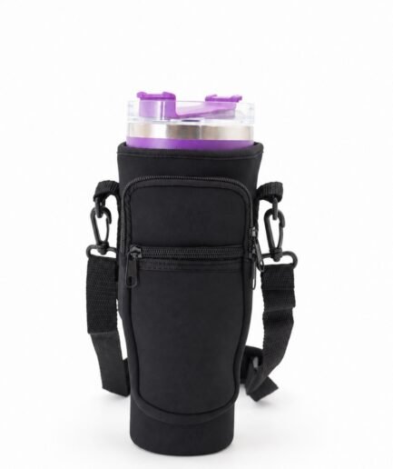 Funda para vaso Trendy 1.2 lts de neopreno en color negro con una correa ajustable para el hombro y mosquetones de sujeción negros T001 9979